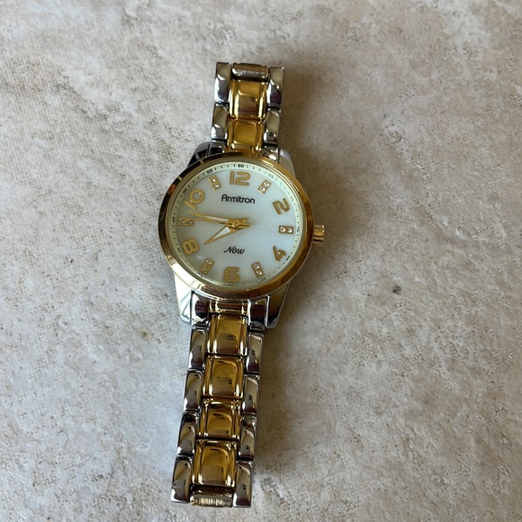 Armitron lady battery bracelet band TT water resistant 175ft - Picture 2 of 5